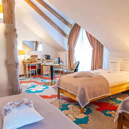 Hotel Dworek Góralski 3*