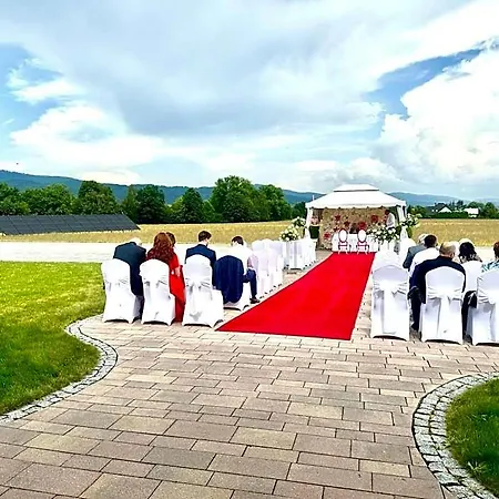 Отель Dworek Goralski Restauracja & 3*